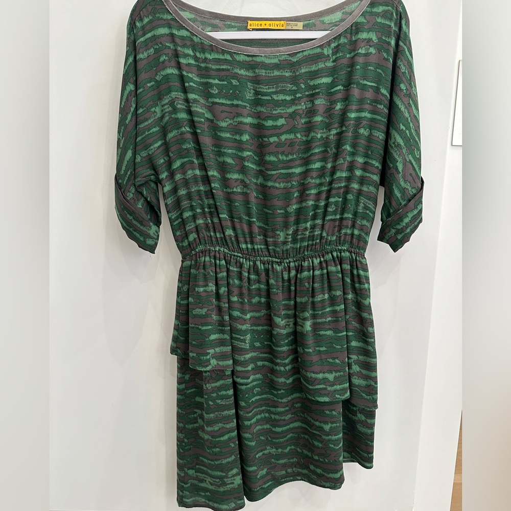 Alice and Olivia Size 8 green and gray asymmetrical dress